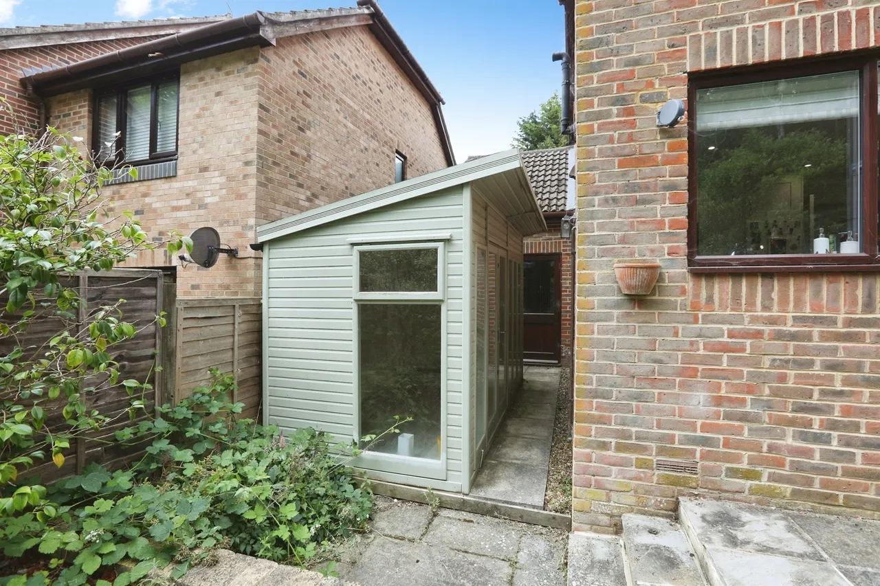Woodbury Avenue, East Grinstead, RH19, photo 11