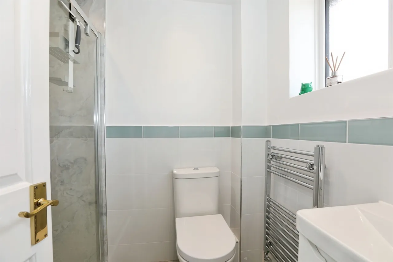 Woodbury Avenue, East Grinstead, RH19, photo 7