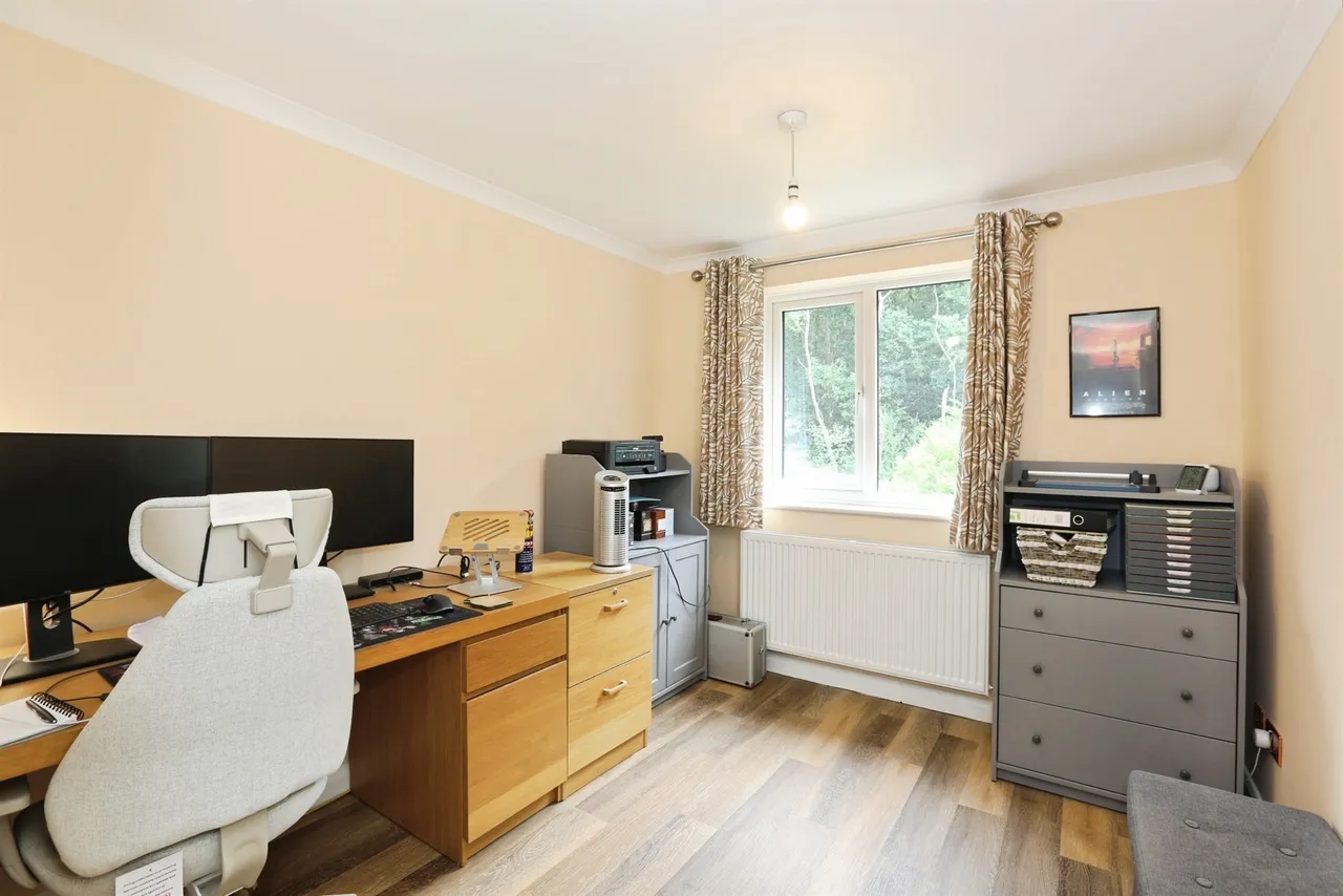 Woodbury Avenue, East Grinstead, RH19, photo 8