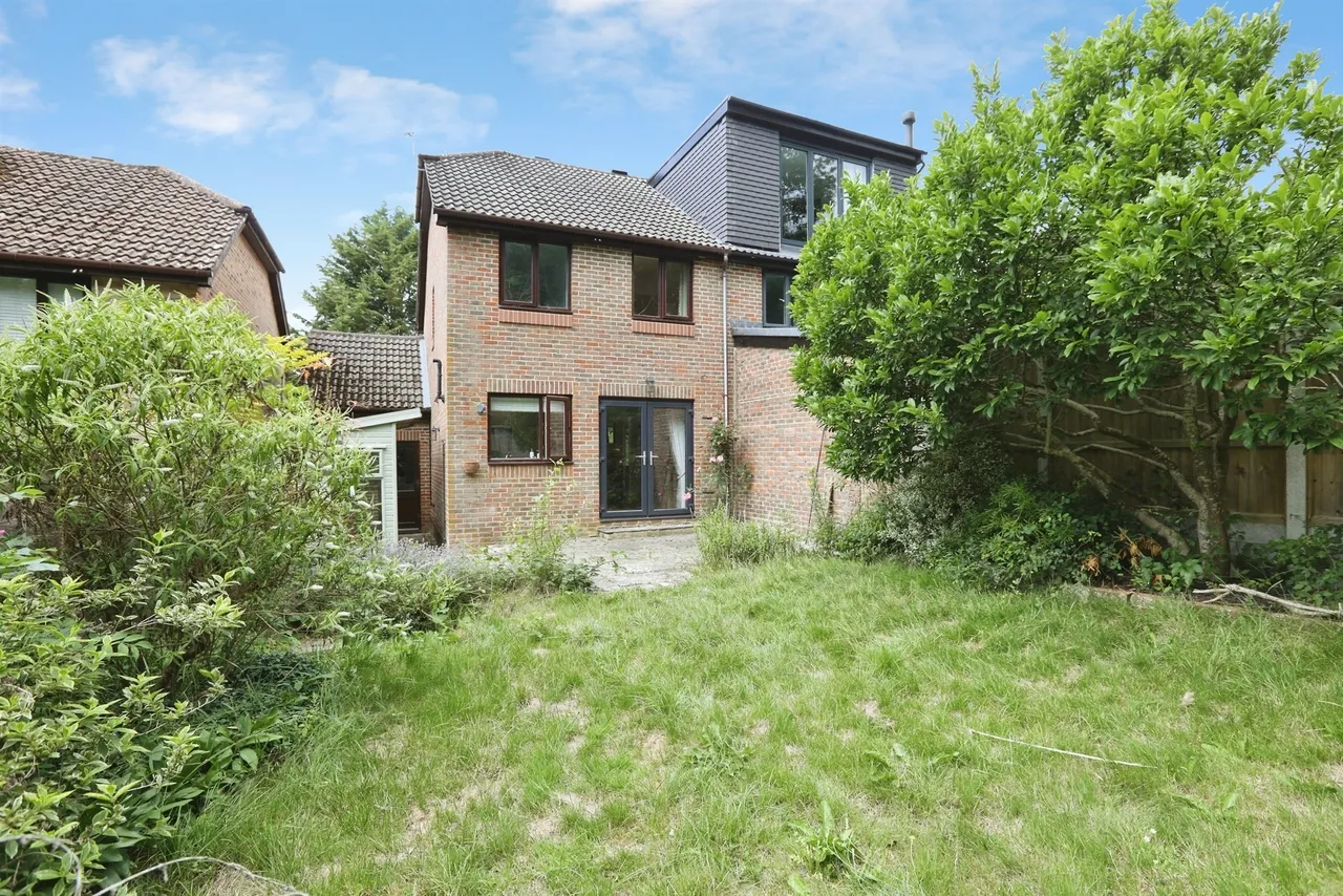 Woodbury Avenue, East Grinstead, RH19, photo 10