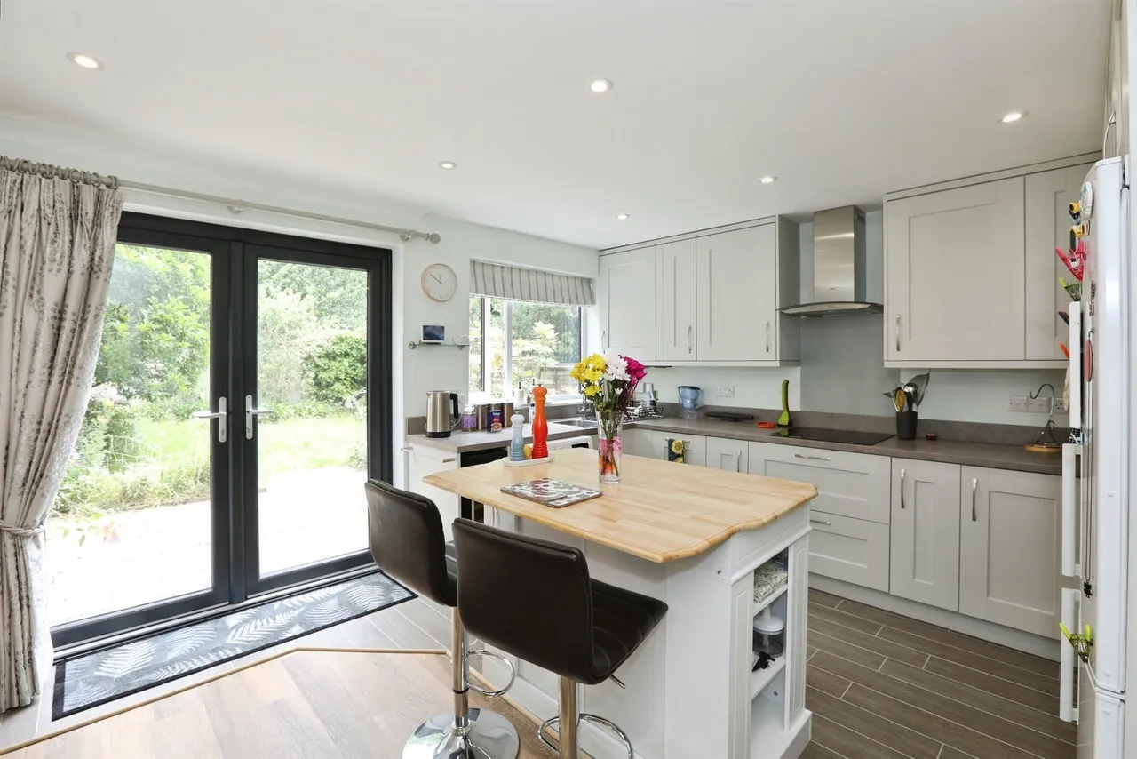 Woodbury Avenue, East Grinstead, RH19, photo 3