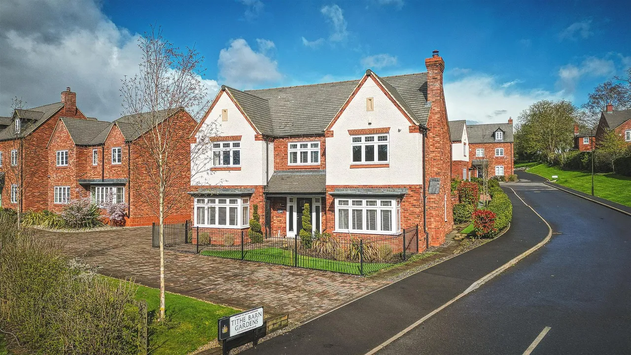 5 bed house for sale, Tithe Barn Gardens, Repton