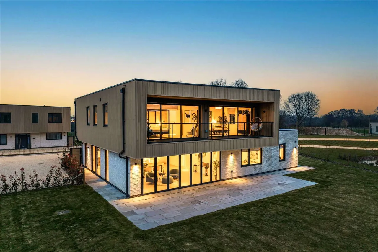 4 bed new development for sale — Courtlands Park, Banstead, Surrey, SM7 3EF
