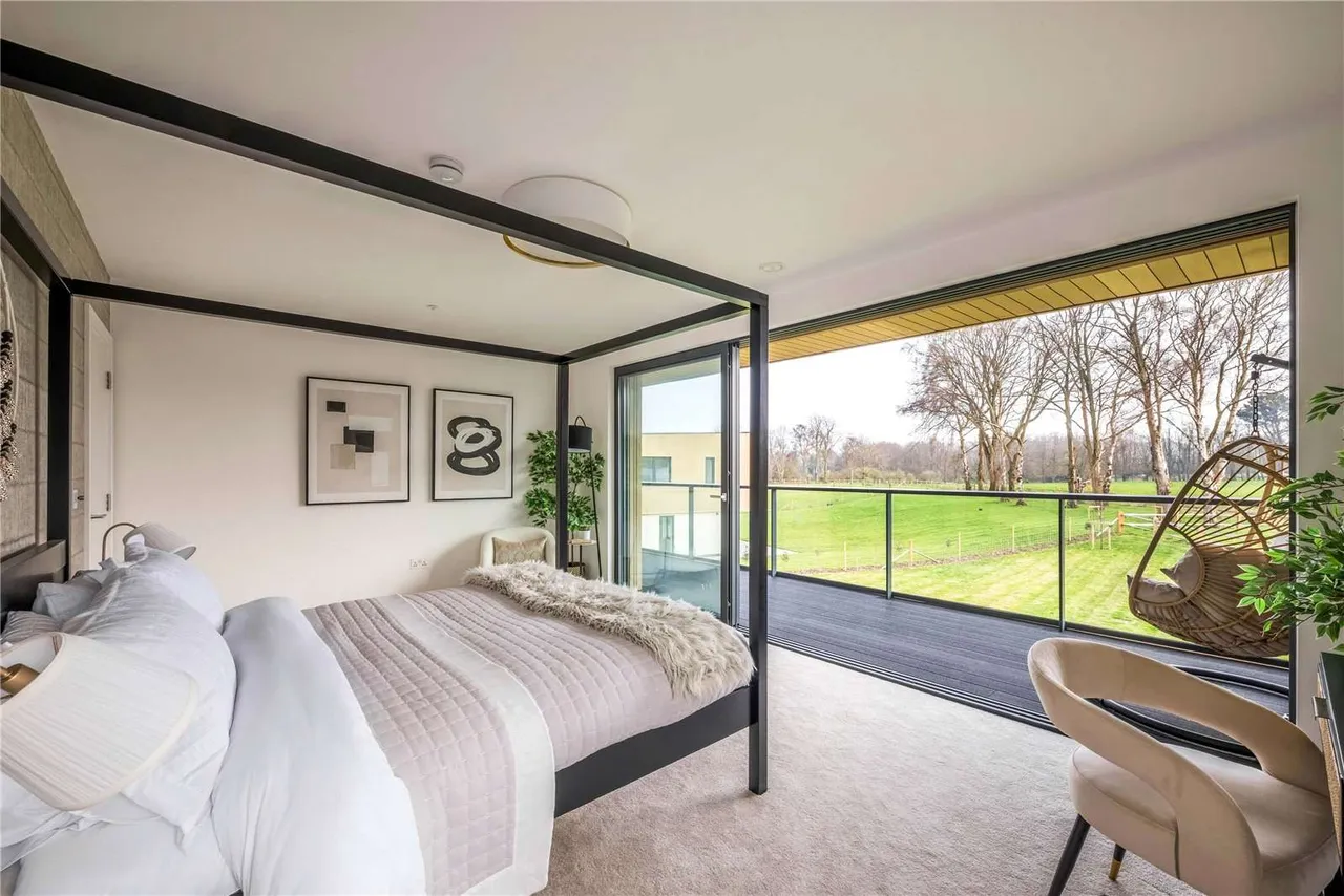Courtlands Park, Banstead, Surrey, SM7 3EF, photo 8