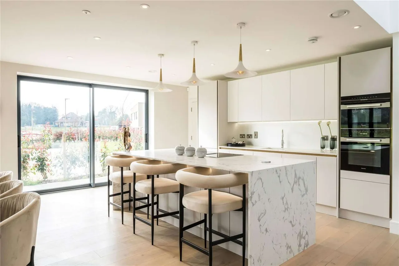 Courtlands Park, Banstead, Surrey, SM7 3EF, photo 6