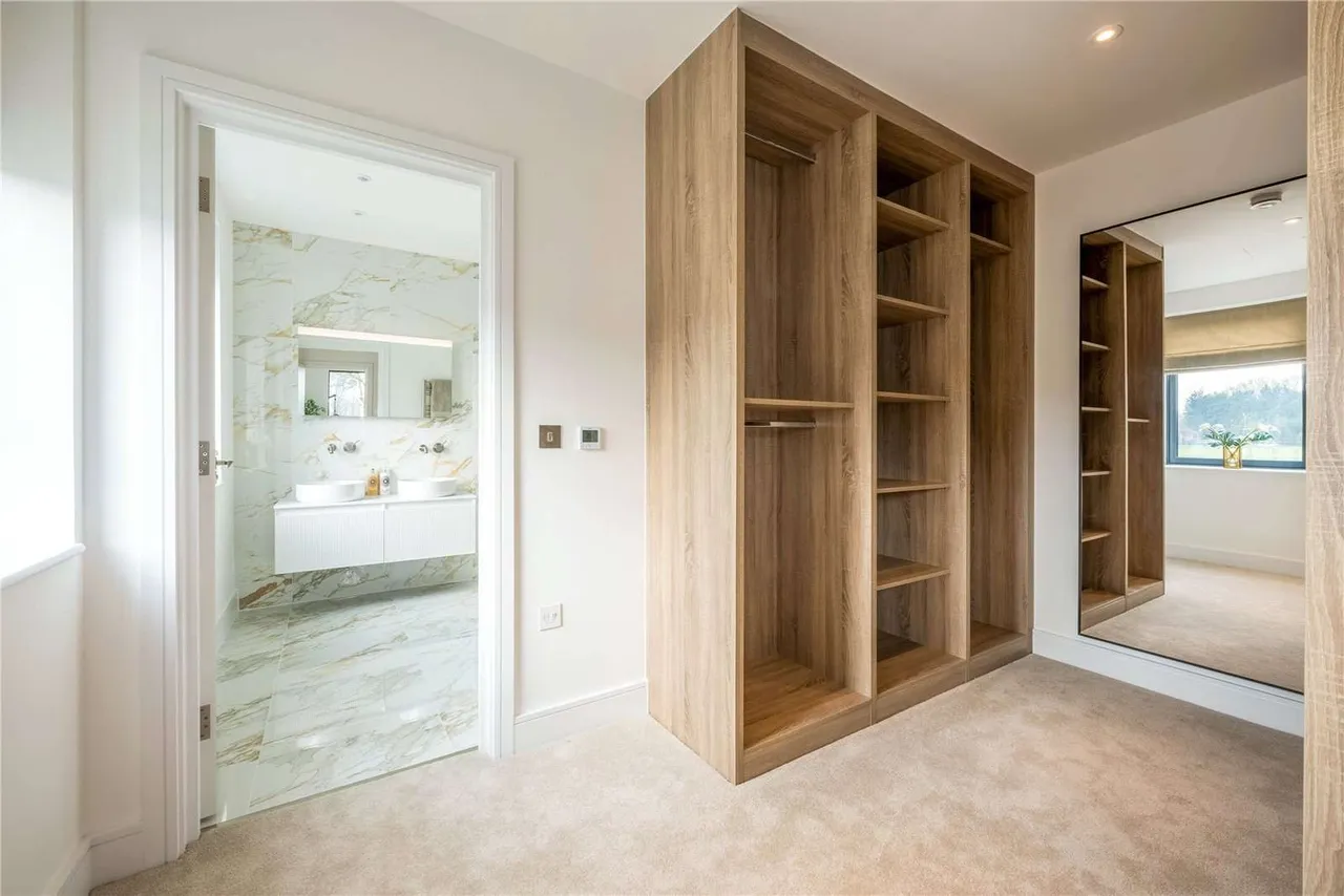 Courtlands Park, Banstead, Surrey, SM7 3EF, photo 9
