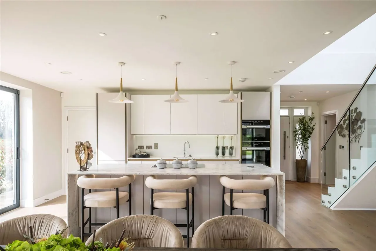 Courtlands Park, Banstead, Surrey, SM7 3EF, photo 5