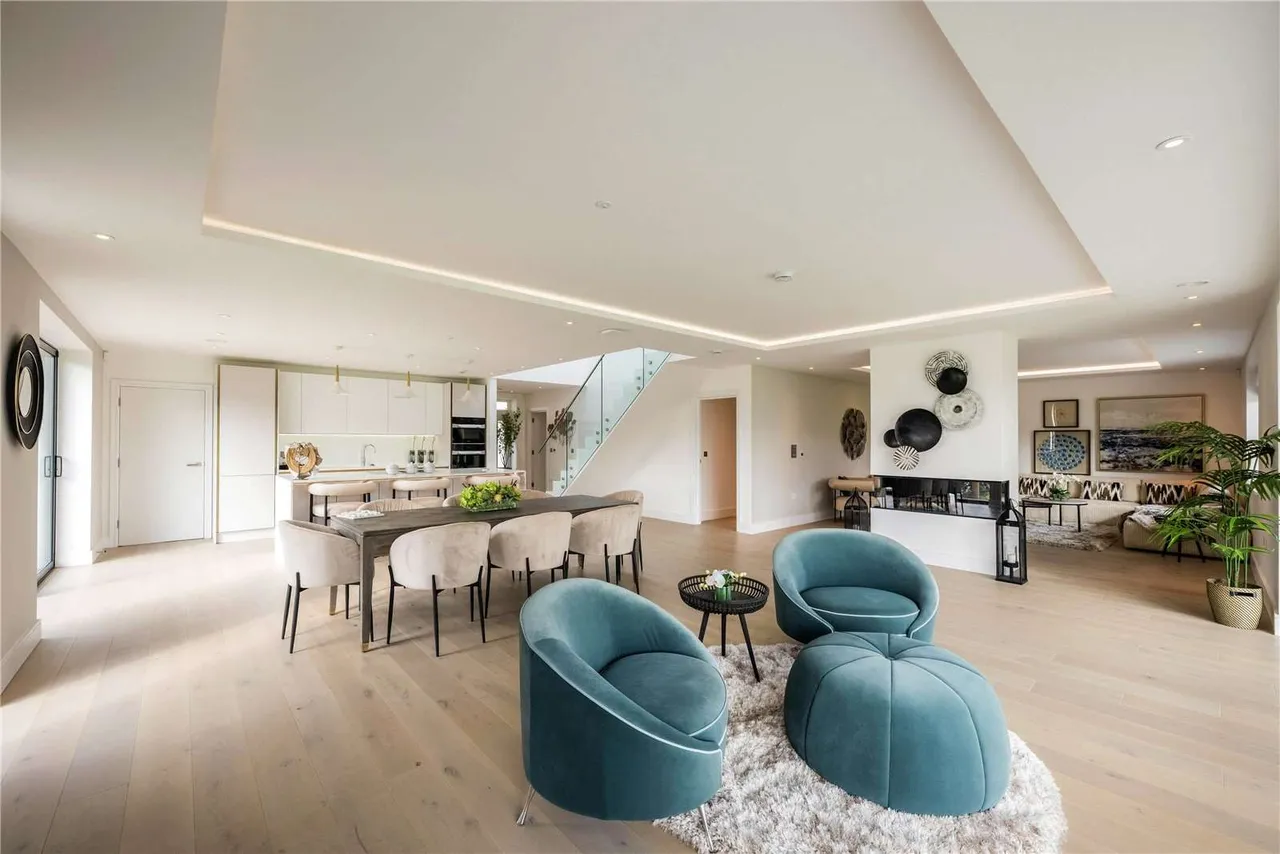 Courtlands Park, Banstead, Surrey, SM7 3EF, photo 4