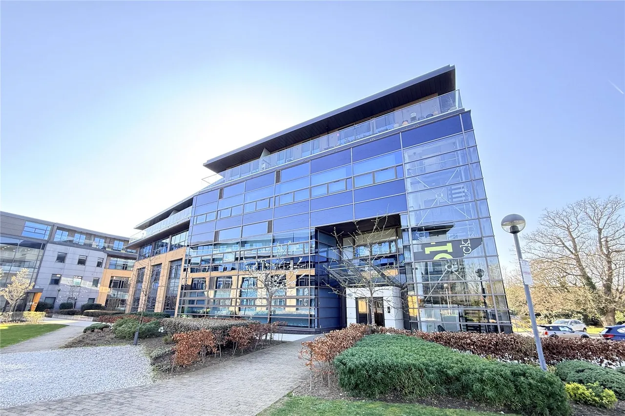 2 bed flat for sale — Wokingham Road, Bracknell, Berkshire, RG42 1AF