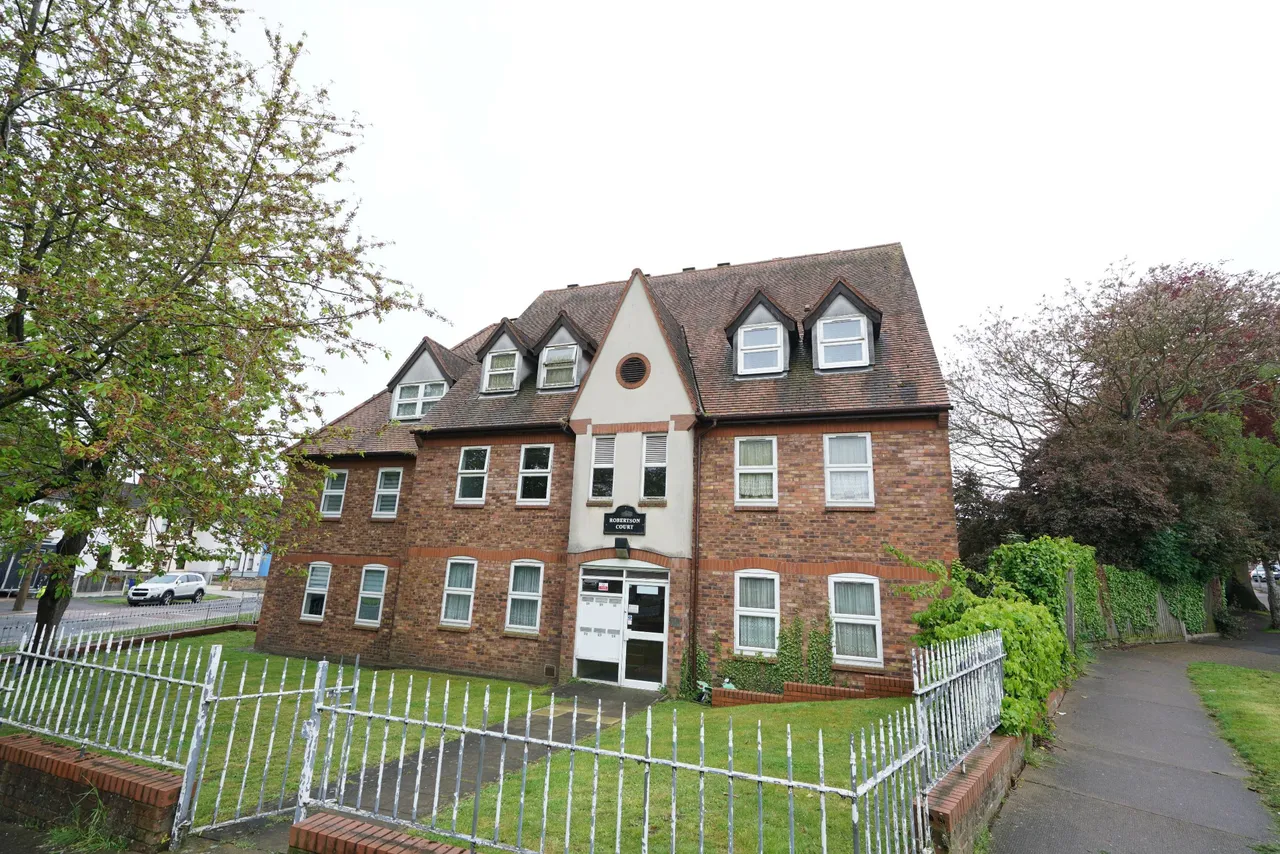 1 bed flat for sale — Hathaway Road, Grays, Essex, RM17 5LB