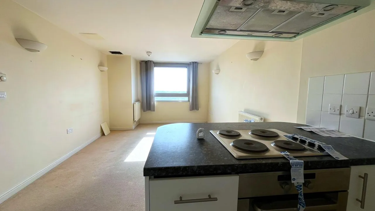 1 Throwley Way, Sutton, SM1, photo 5