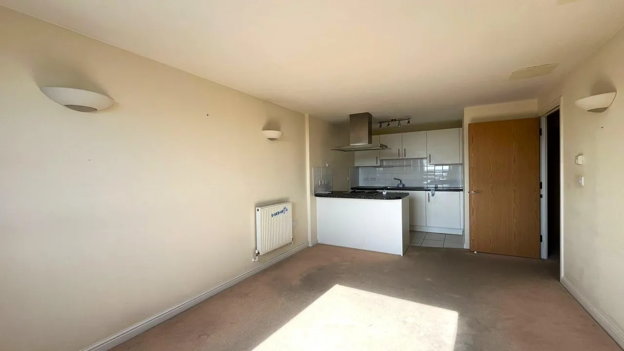 1 Throwley Way, Sutton, SM1, photo 3