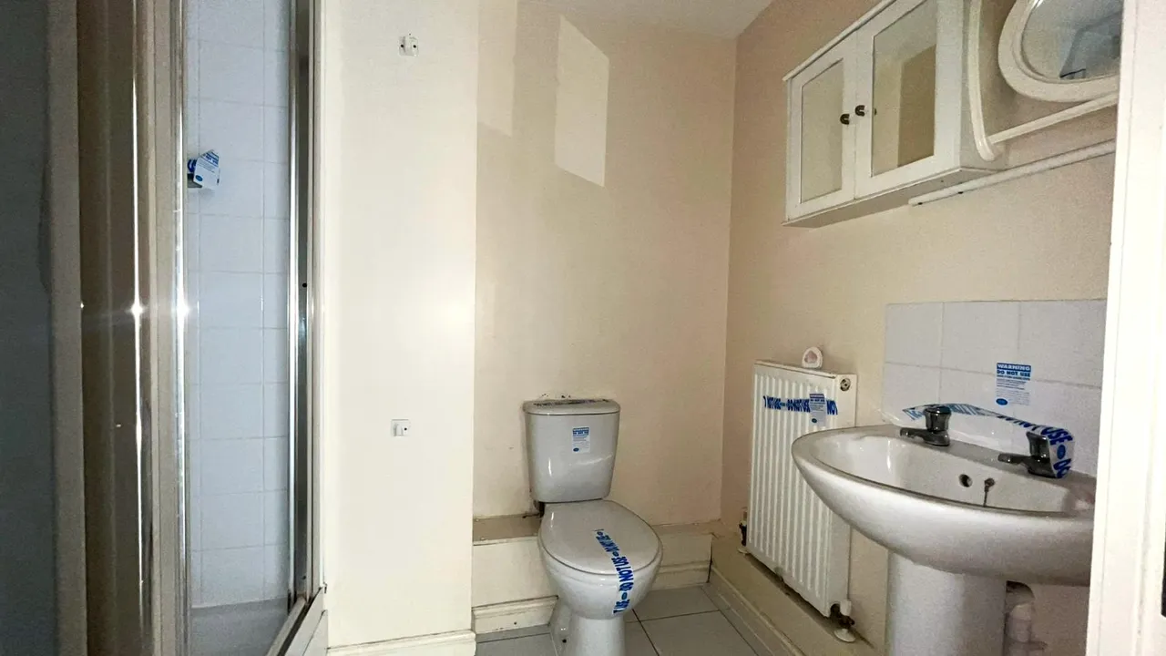 1 Throwley Way, Sutton, SM1, photo 9