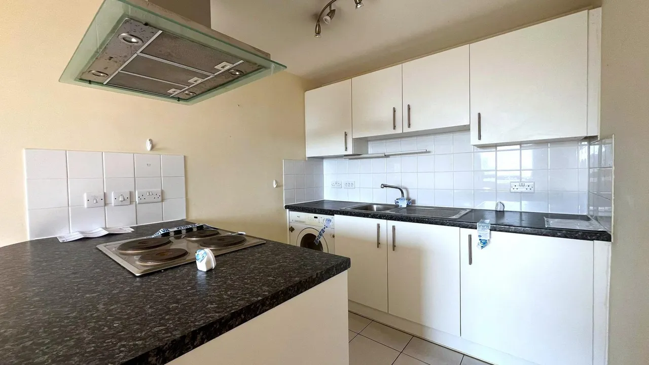 1 Throwley Way, Sutton, SM1, photo 4
