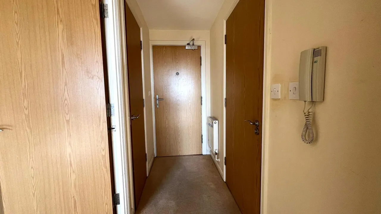 1 Throwley Way, Sutton, SM1, photo 6