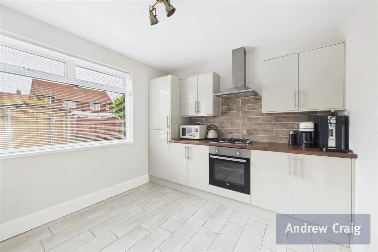 Surrey Avenue, Silksworth, SR3, photo 2