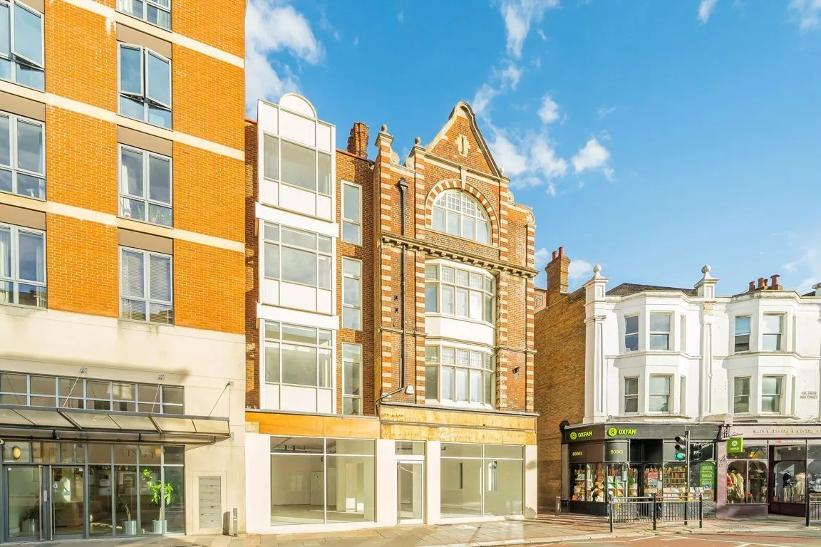 2 bed property to rent, Three Pigeons House, W5