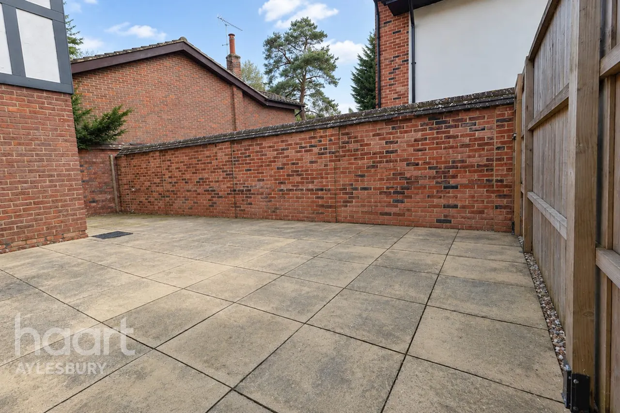 High Street, Aylesbury, HP22, photo 15