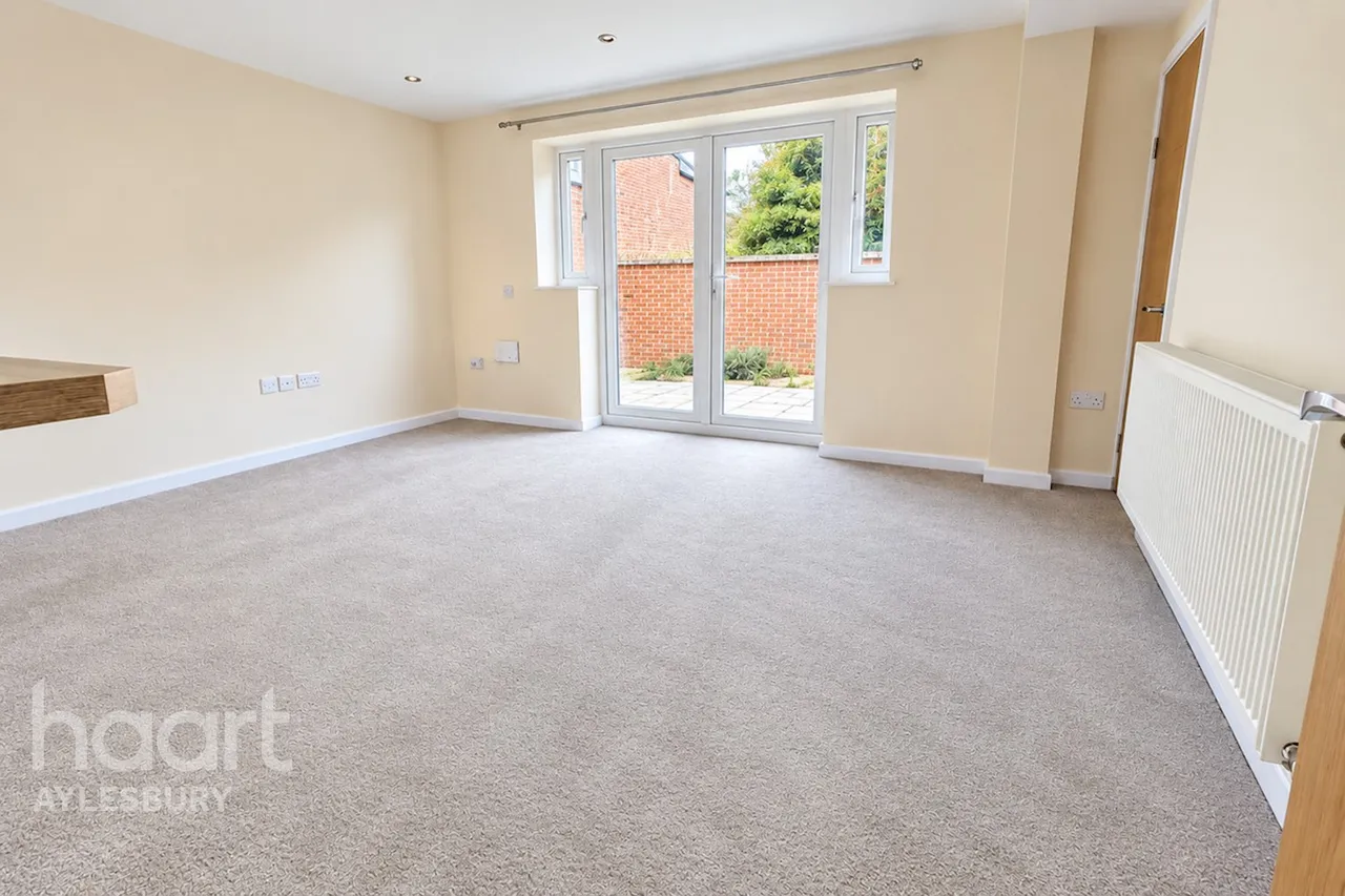High Street, Aylesbury, HP22, photo 6