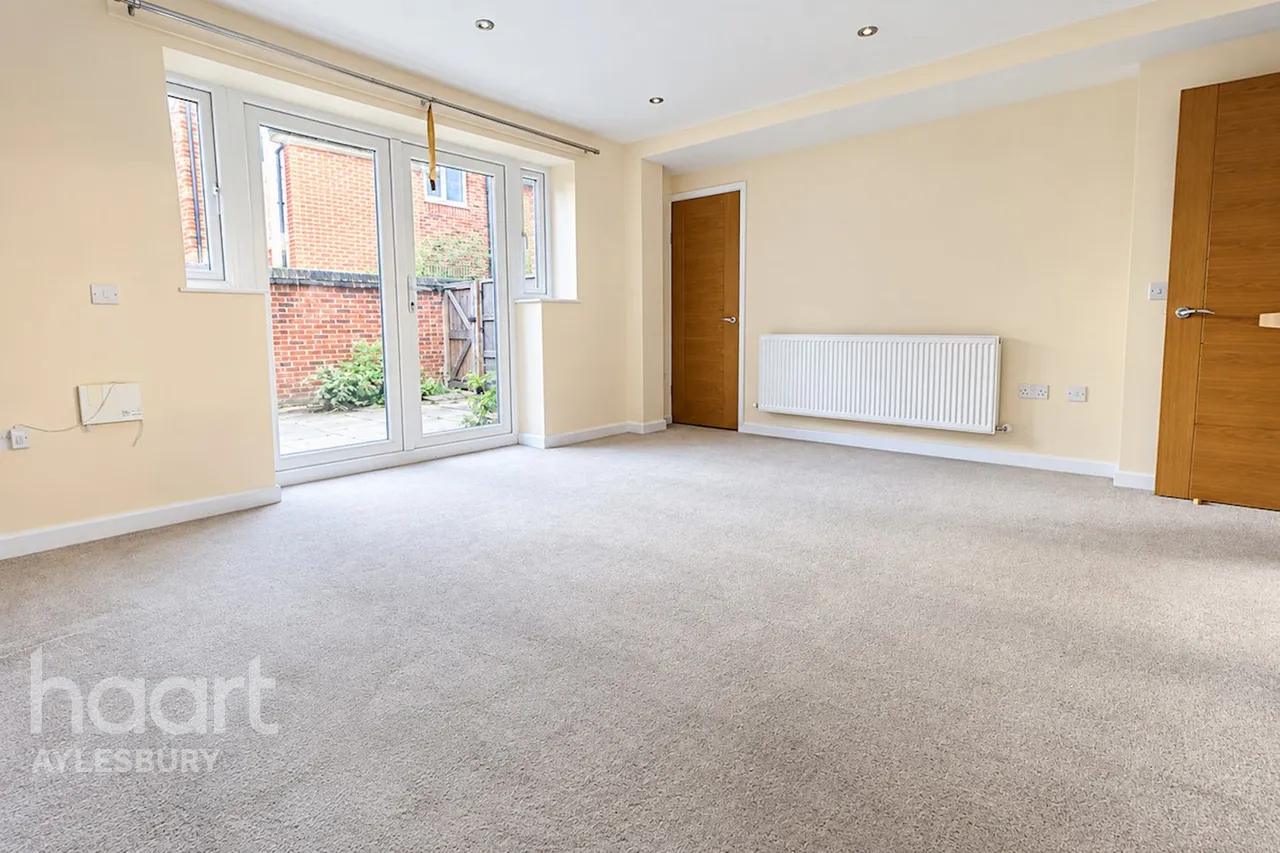 High Street, Aylesbury, HP22, photo 7