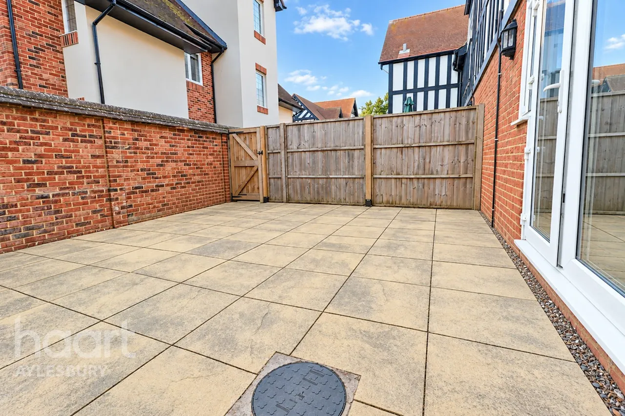 High Street, Aylesbury, HP22, photo 14