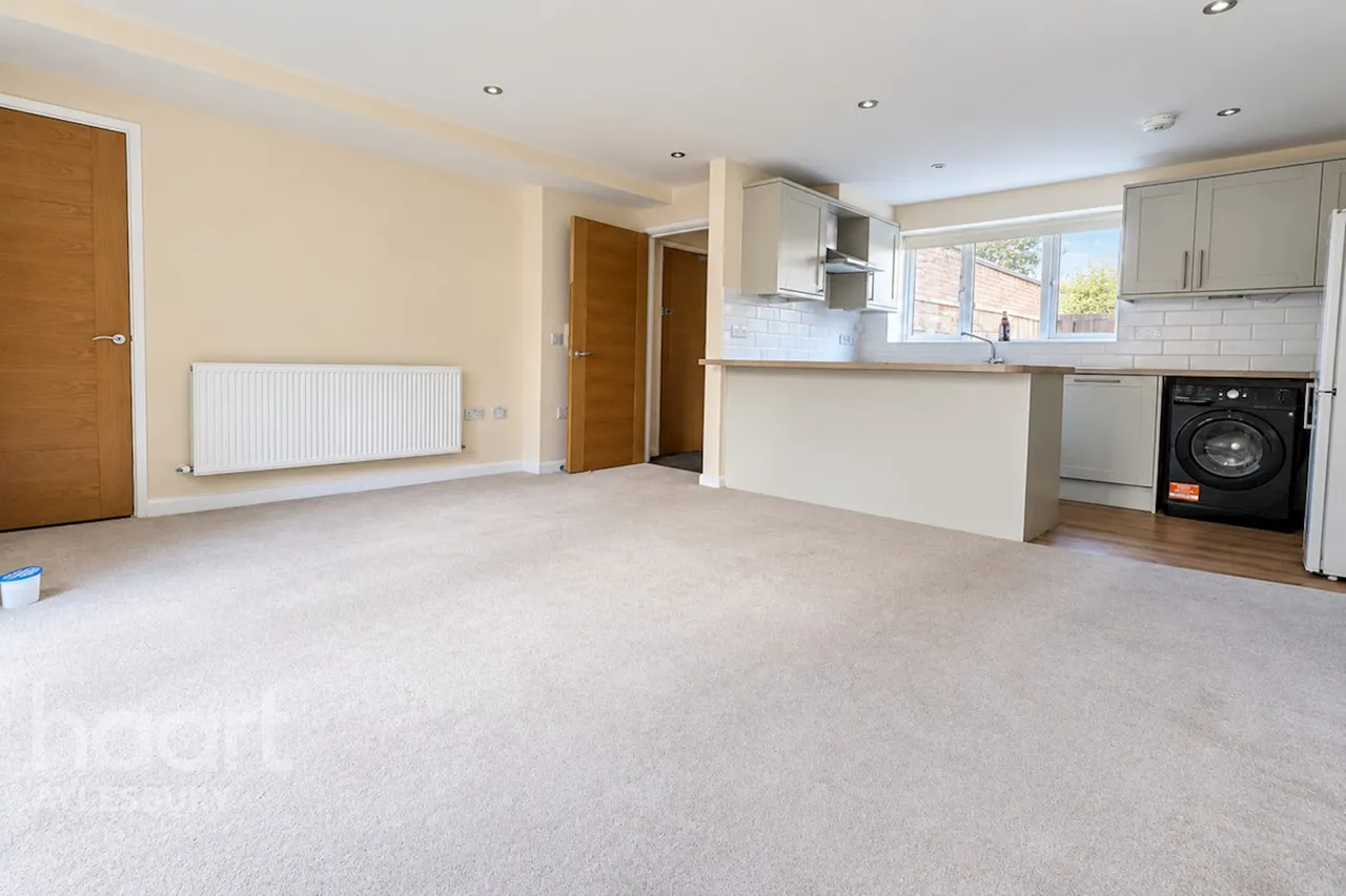 High Street, Aylesbury, HP22, photo 8