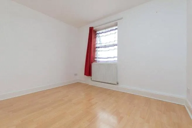 London Road, Mitcham, CR4 3HD, photo 2