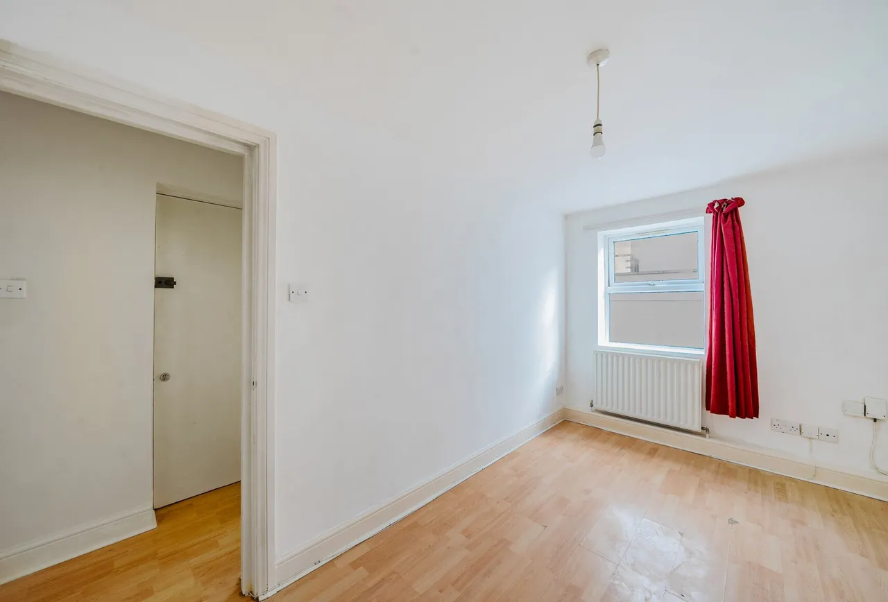 London Road, Mitcham, CR4 3HD, photo 8