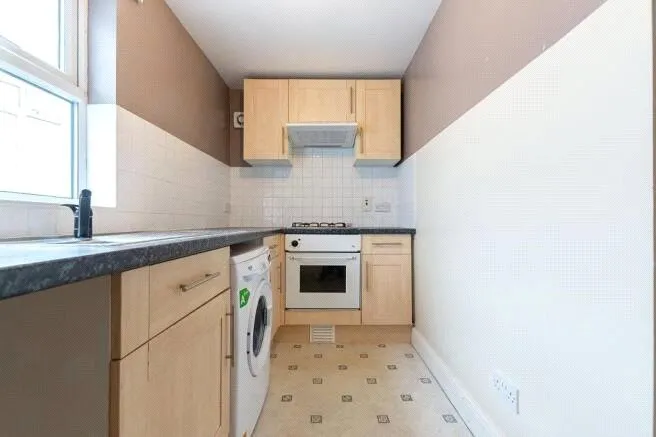 London Road, Mitcham, CR4 3HD, photo 5