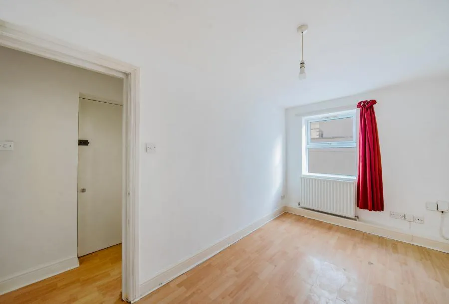 London Road, Mitcham, CR4, photo 8