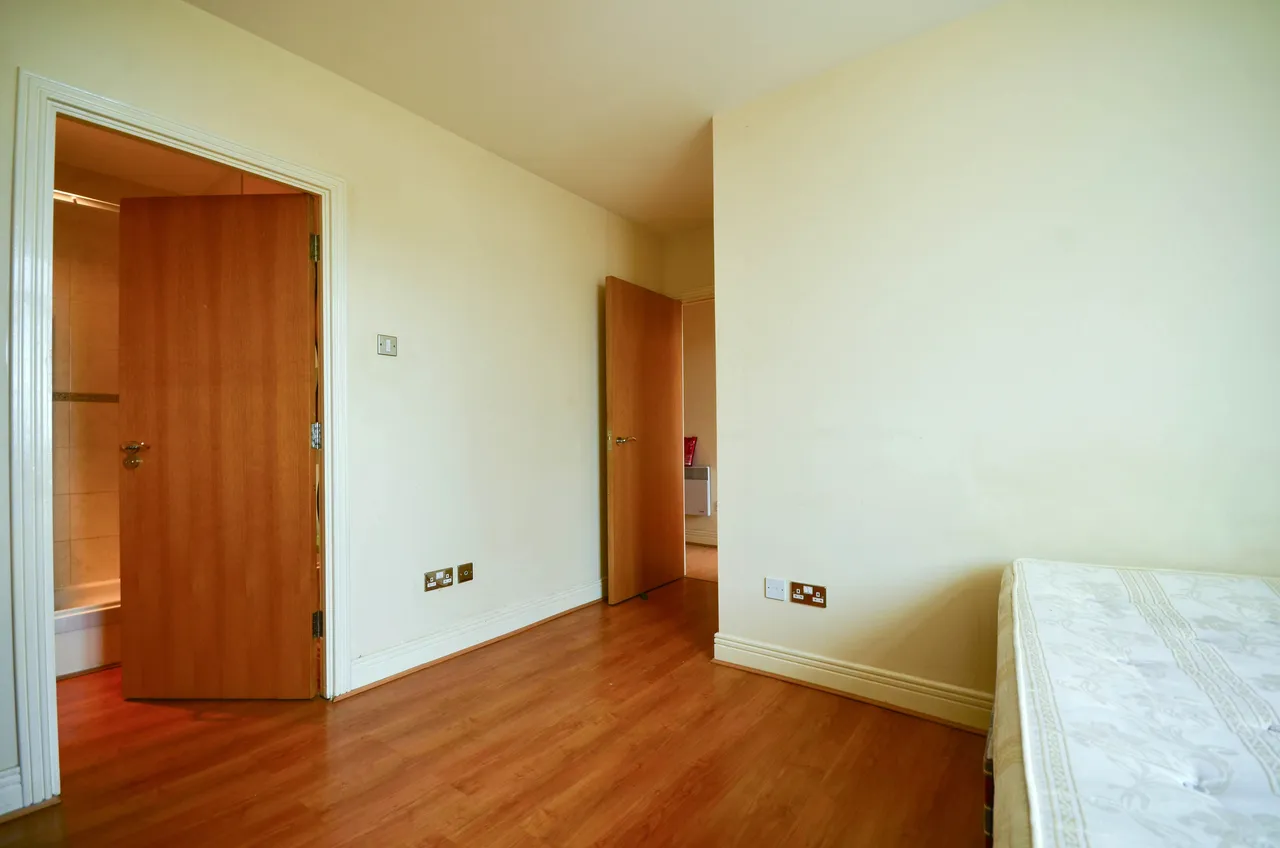 108 Gerry Raffles Square, London, photo 5