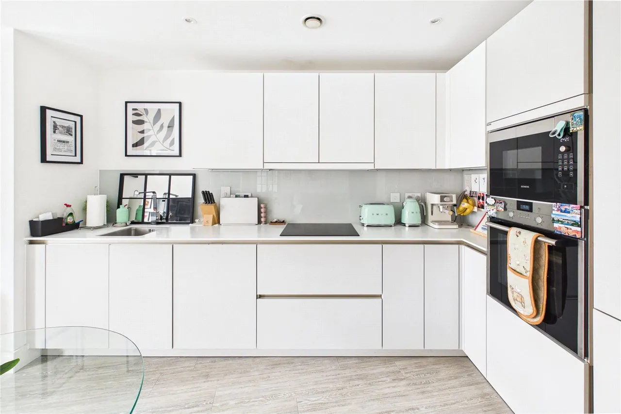 Gaumont Place, London, SW2, photo 10