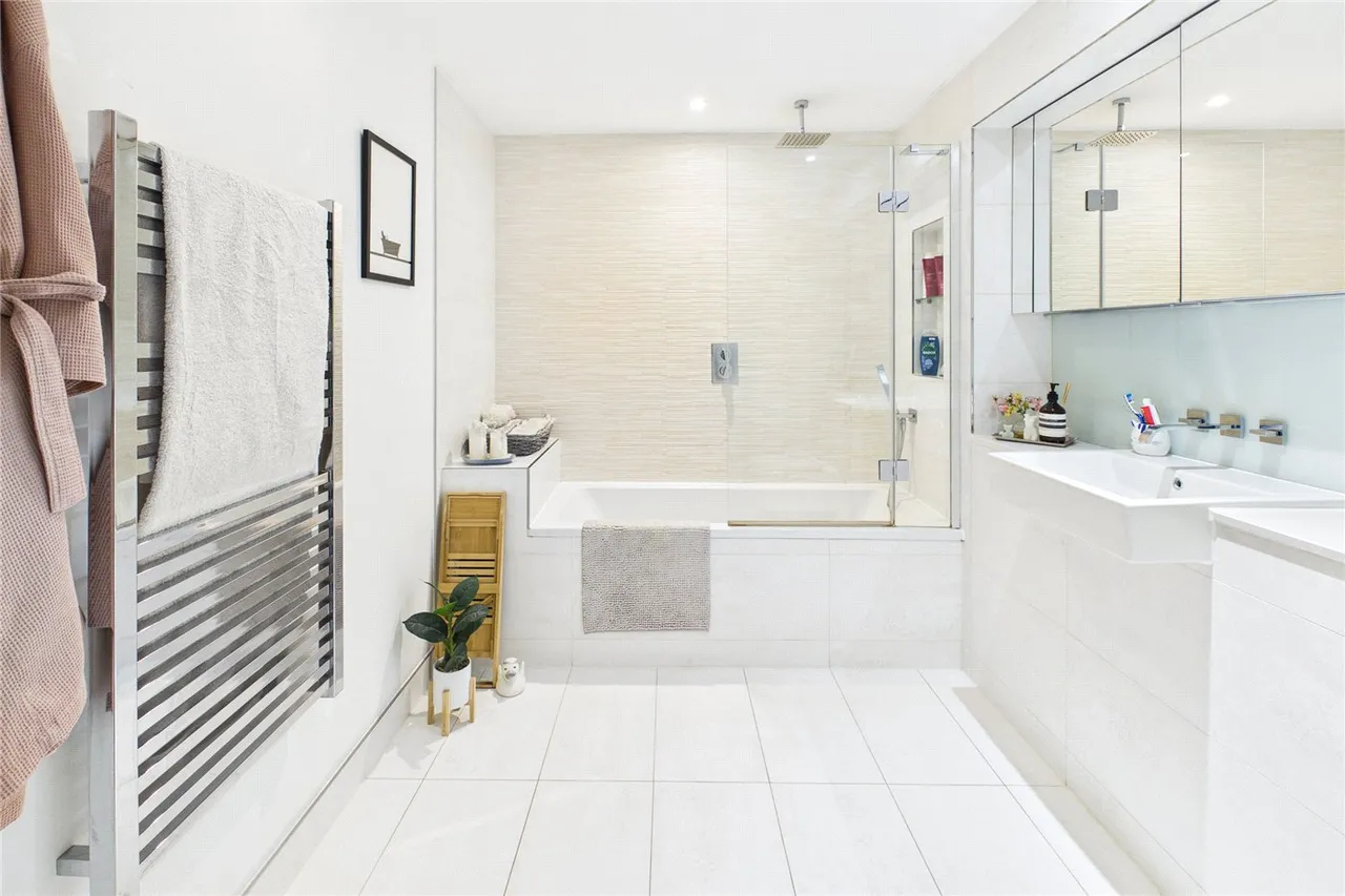 Gaumont Place, London, SW2, photo 6