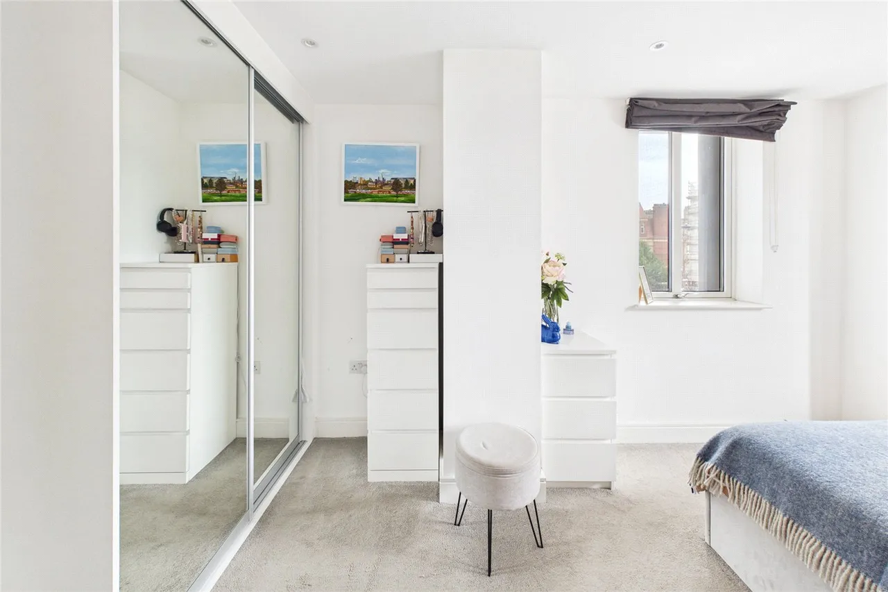 Gaumont Place, London, SW2, photo 4