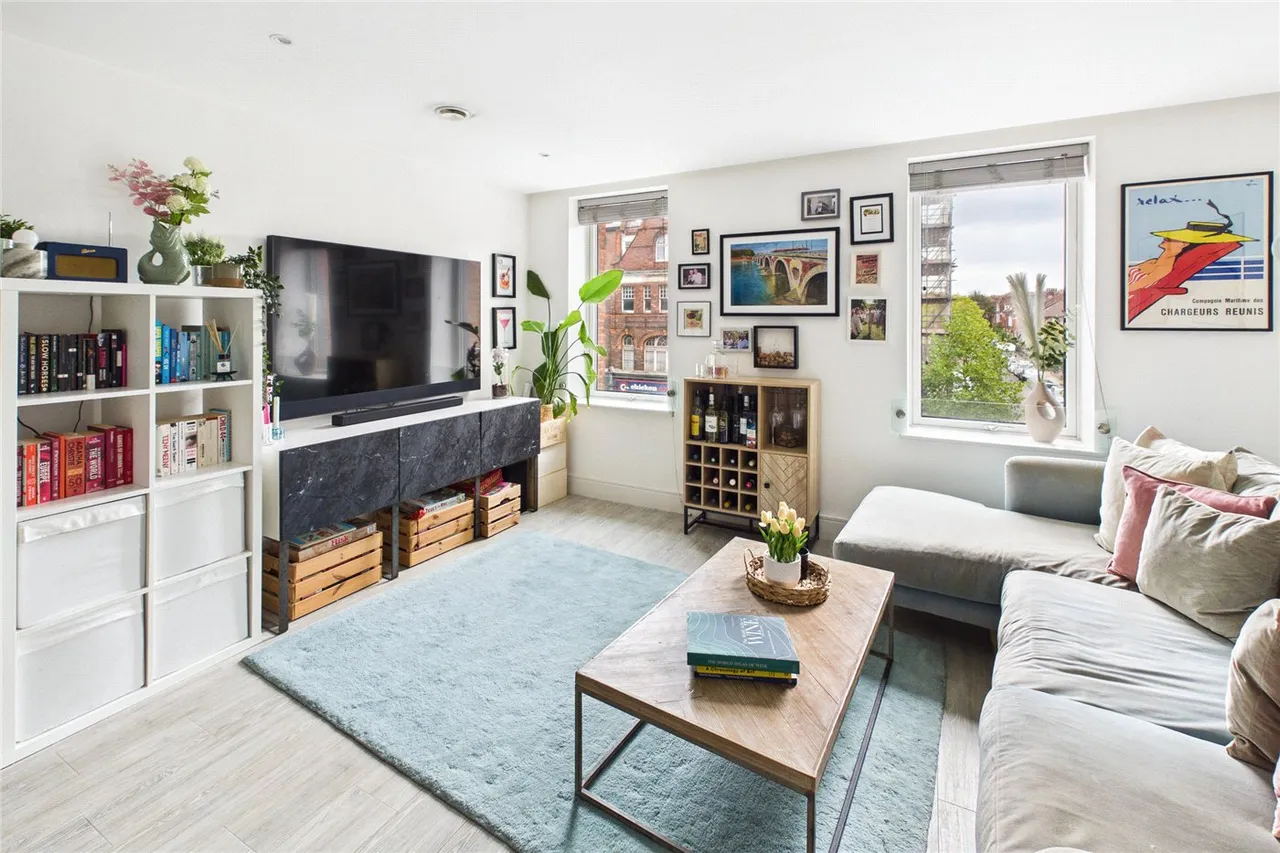 Gaumont Place, London, SW2, photo 11