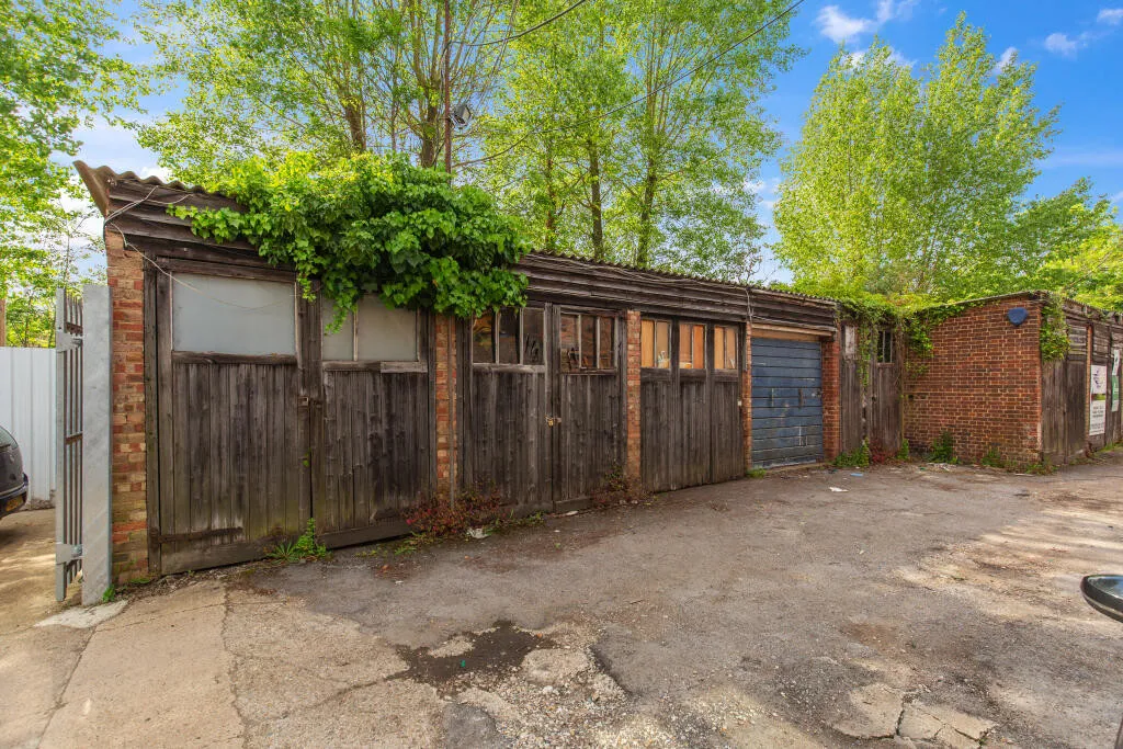 Mews house for sale in Development oppurtunity, Northwood, HA6, photo 5