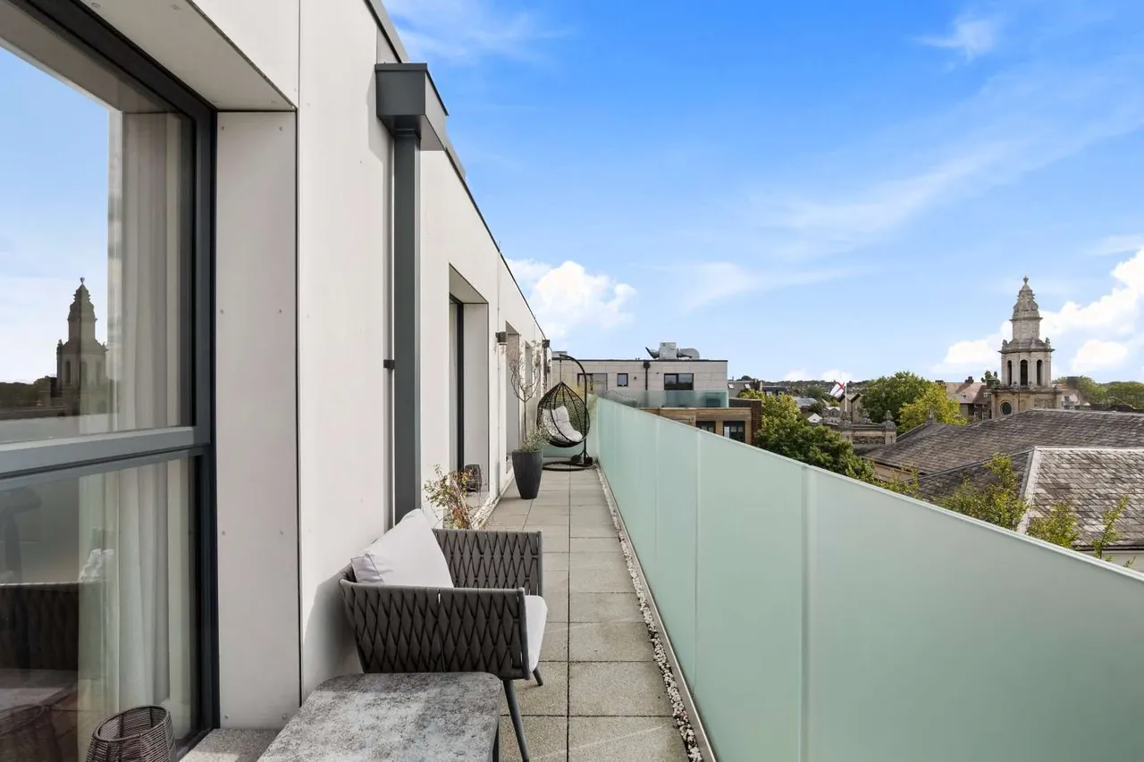 Balham High Road, London, SW12, photo 4