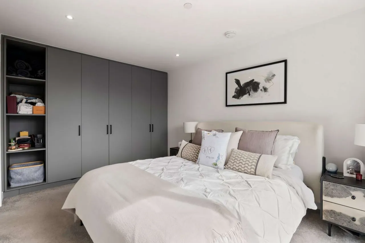 Balham High Road, London, SW12, photo 5