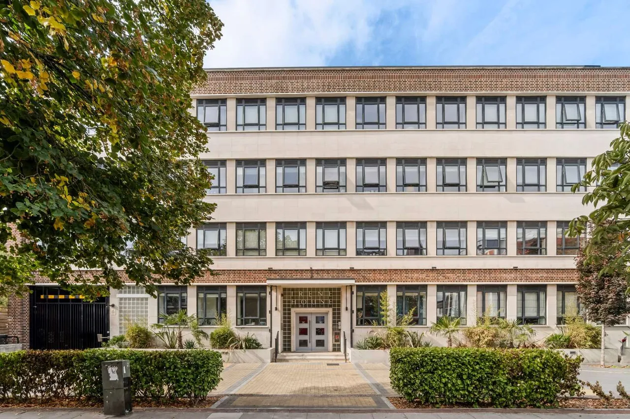 Balham High Road, London, SW12, photo 10