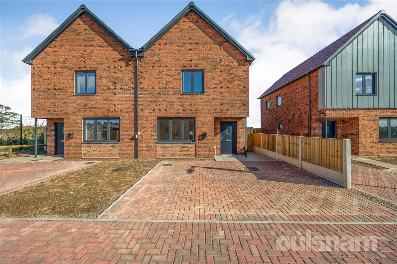 2 bed house for sale, Lowans Court, Redditch, B97