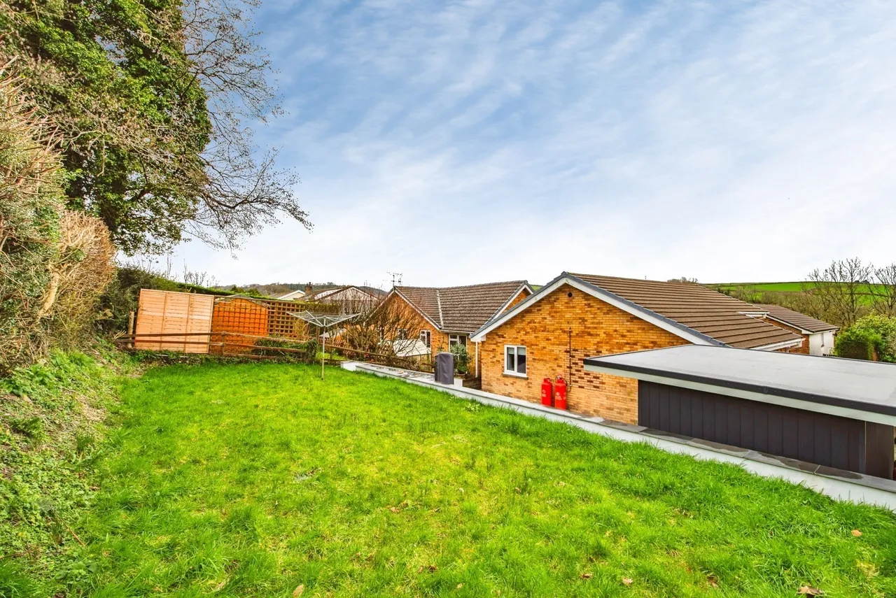 Bron Y Glyn Estate, Bronwydd Arms, SA33, photo 18