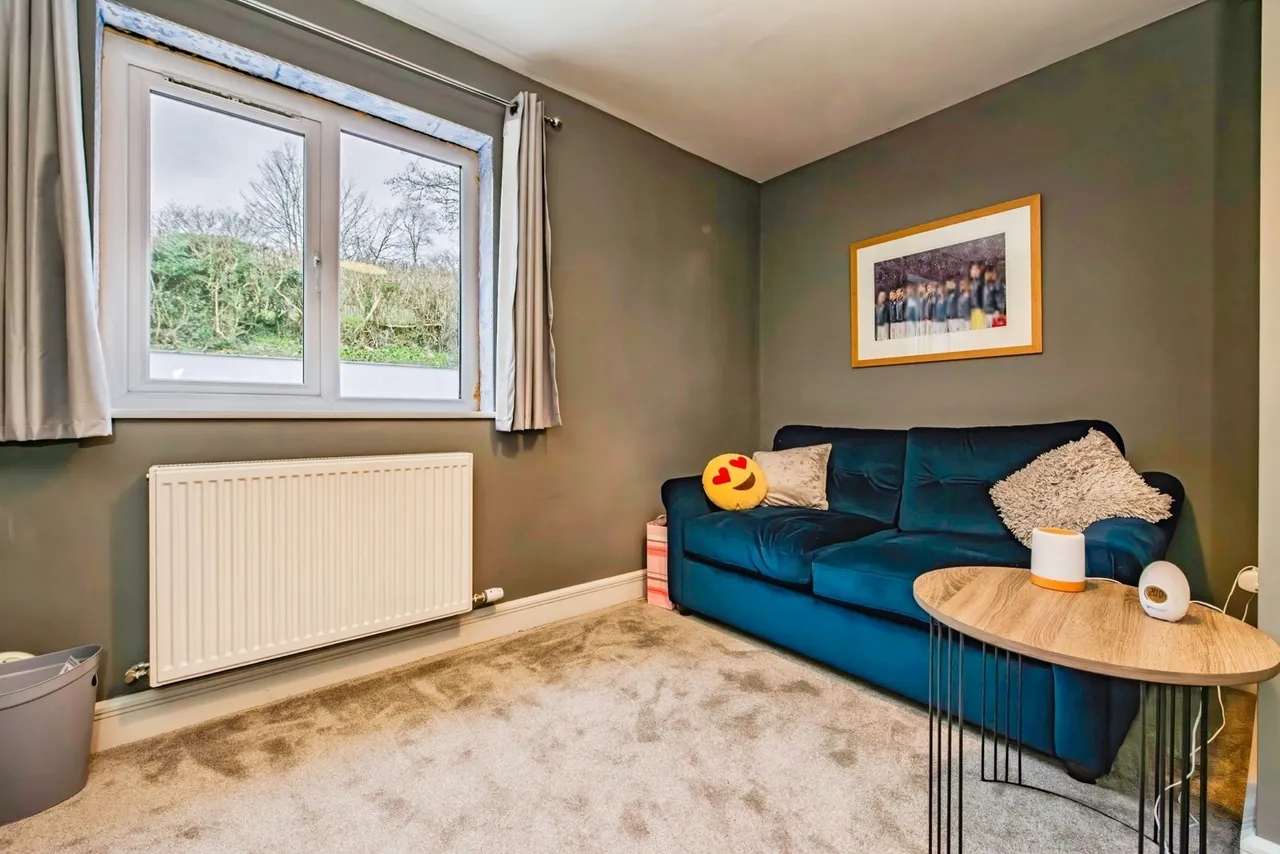 Bron Y Glyn Estate, Bronwydd Arms, SA33, photo 13