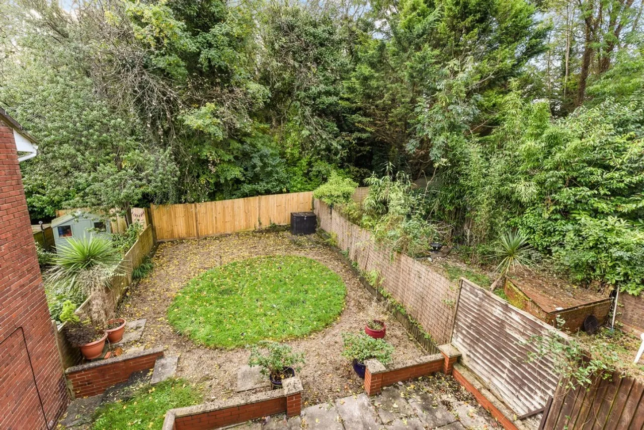 May Tree Close, Badger Farm, photo 10