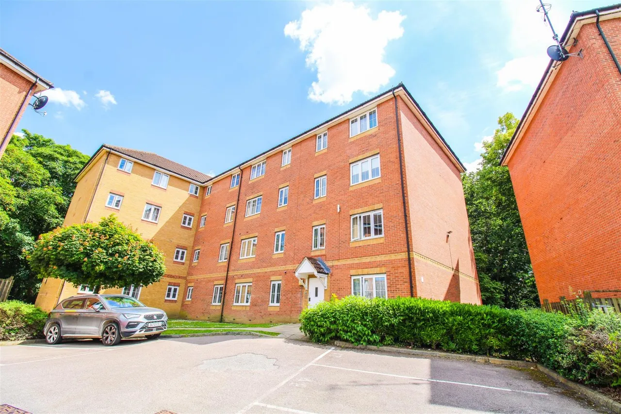 2 bed flat to rent, Bromley Close, Harlow, CM20