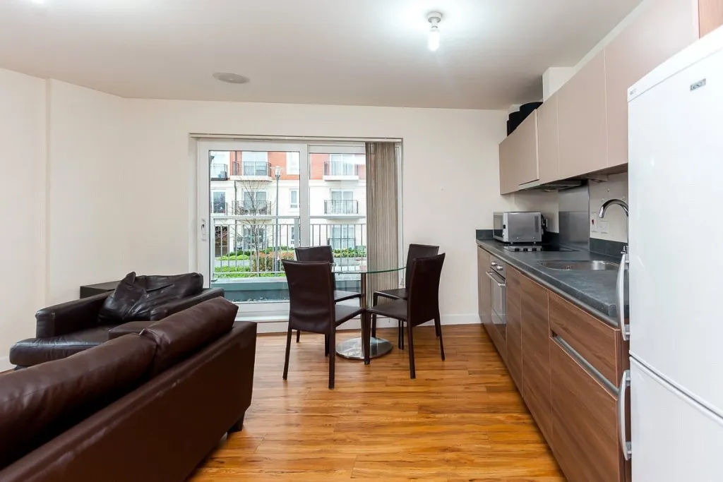 Boulevard Drive, Beaufort Park, NW9, photo 4