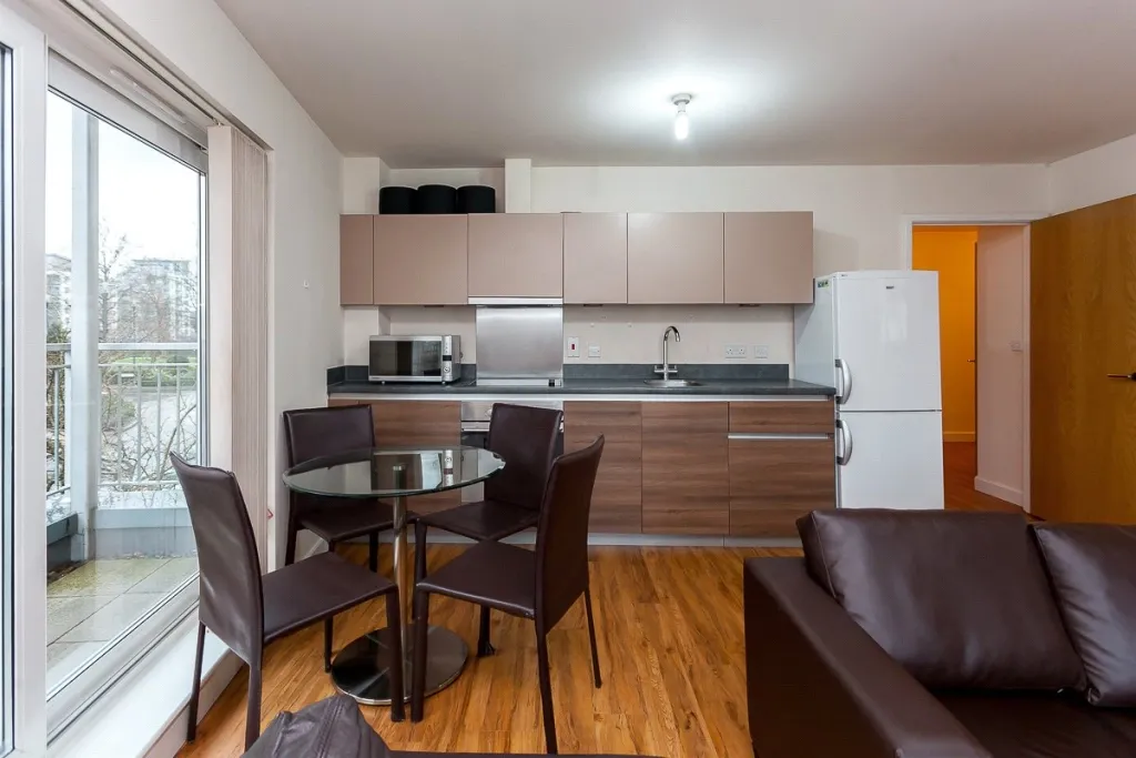 Boulevard Drive, Beaufort Park, NW9, photo 3