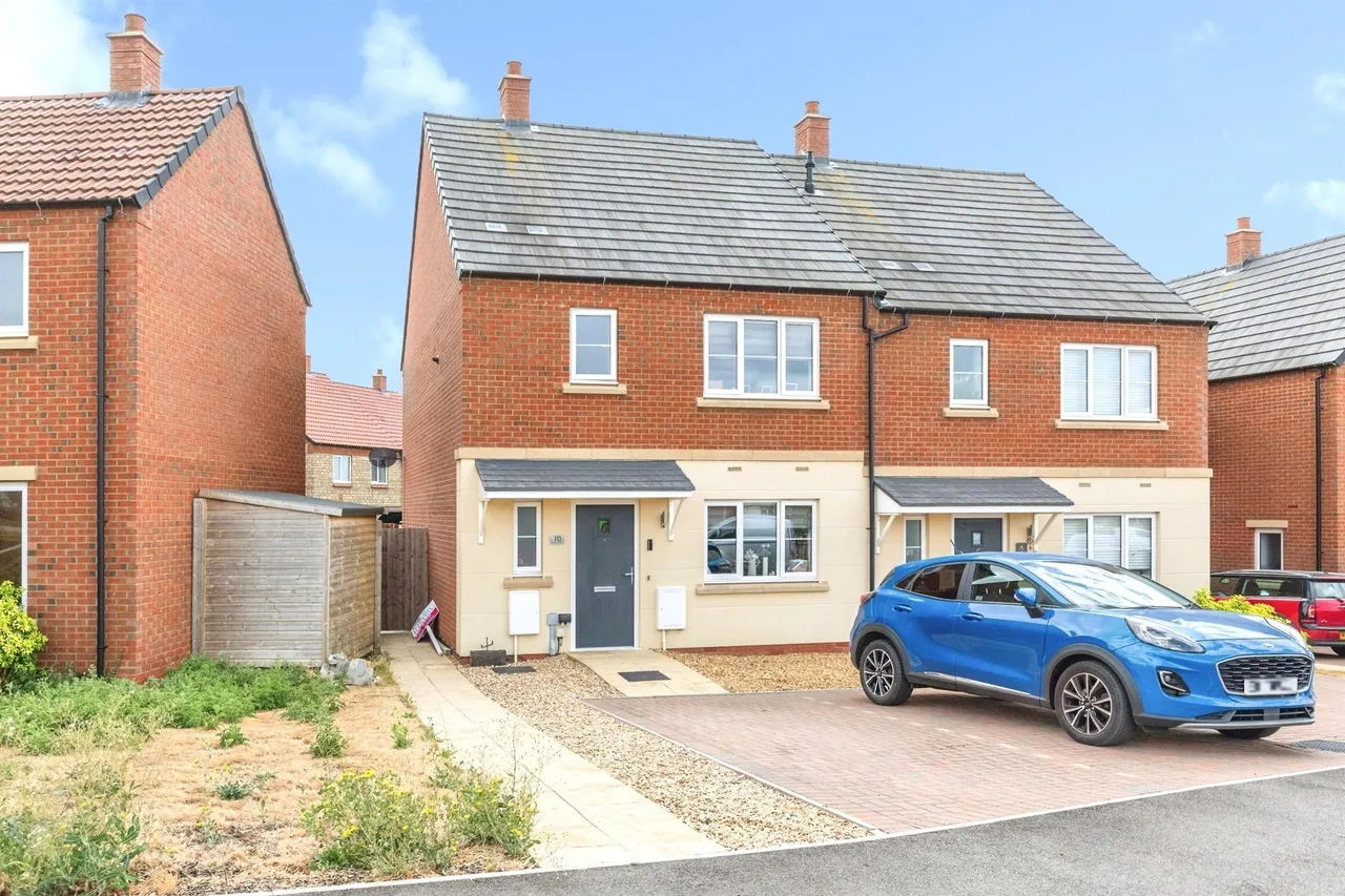 3 bed house for sale — Pentelow Way, Raunds