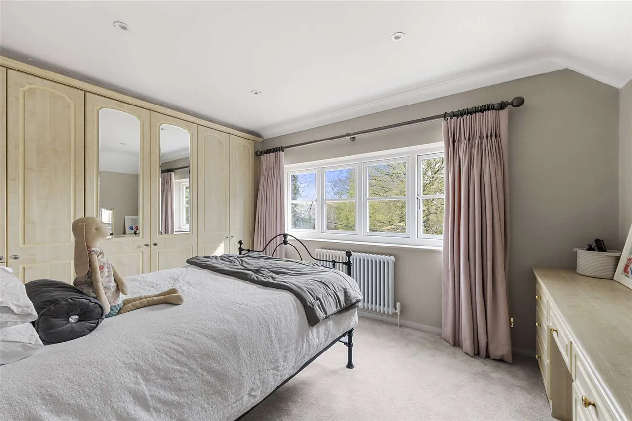 Binton Lane, Farnham, Surrey, GU10 1LG, photo 12