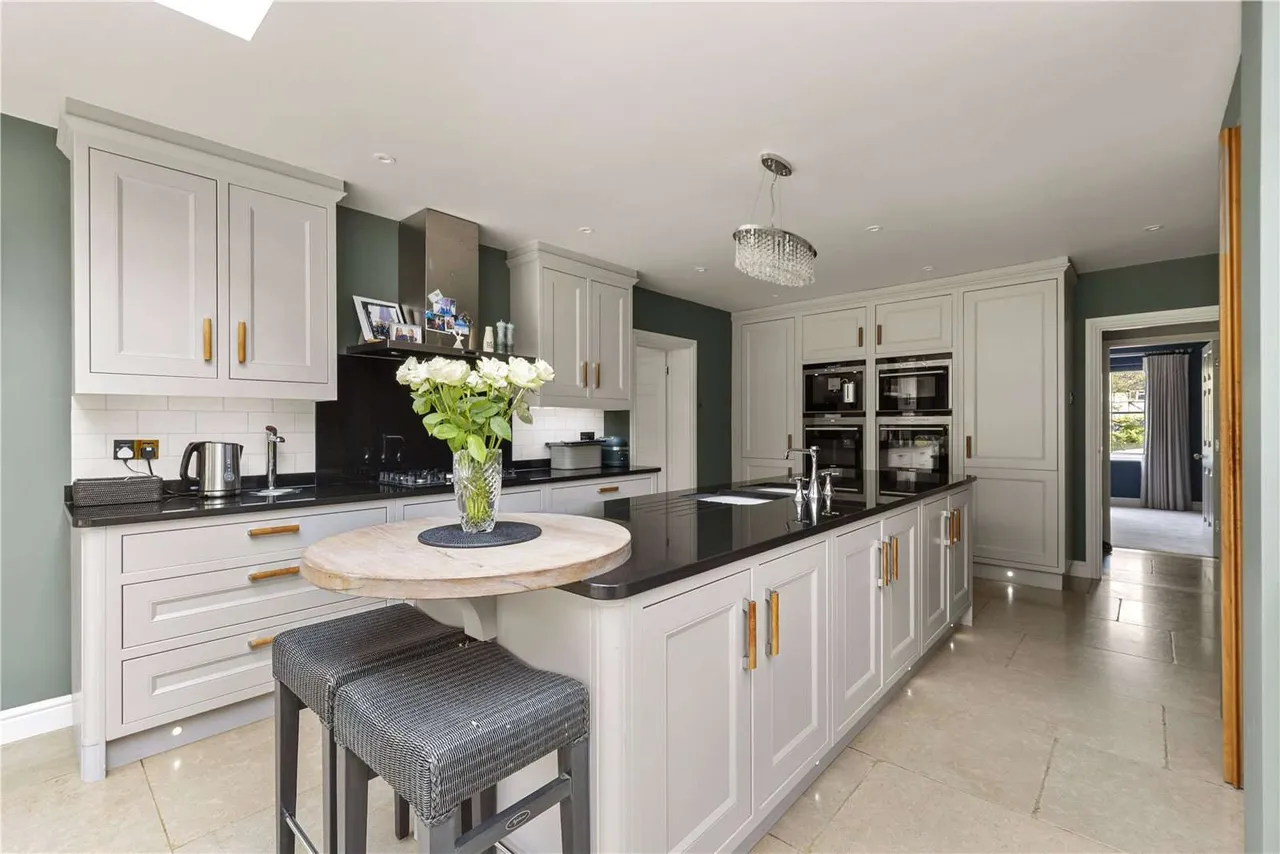 Binton Lane, Farnham, Surrey, GU10 1LG, photo 4