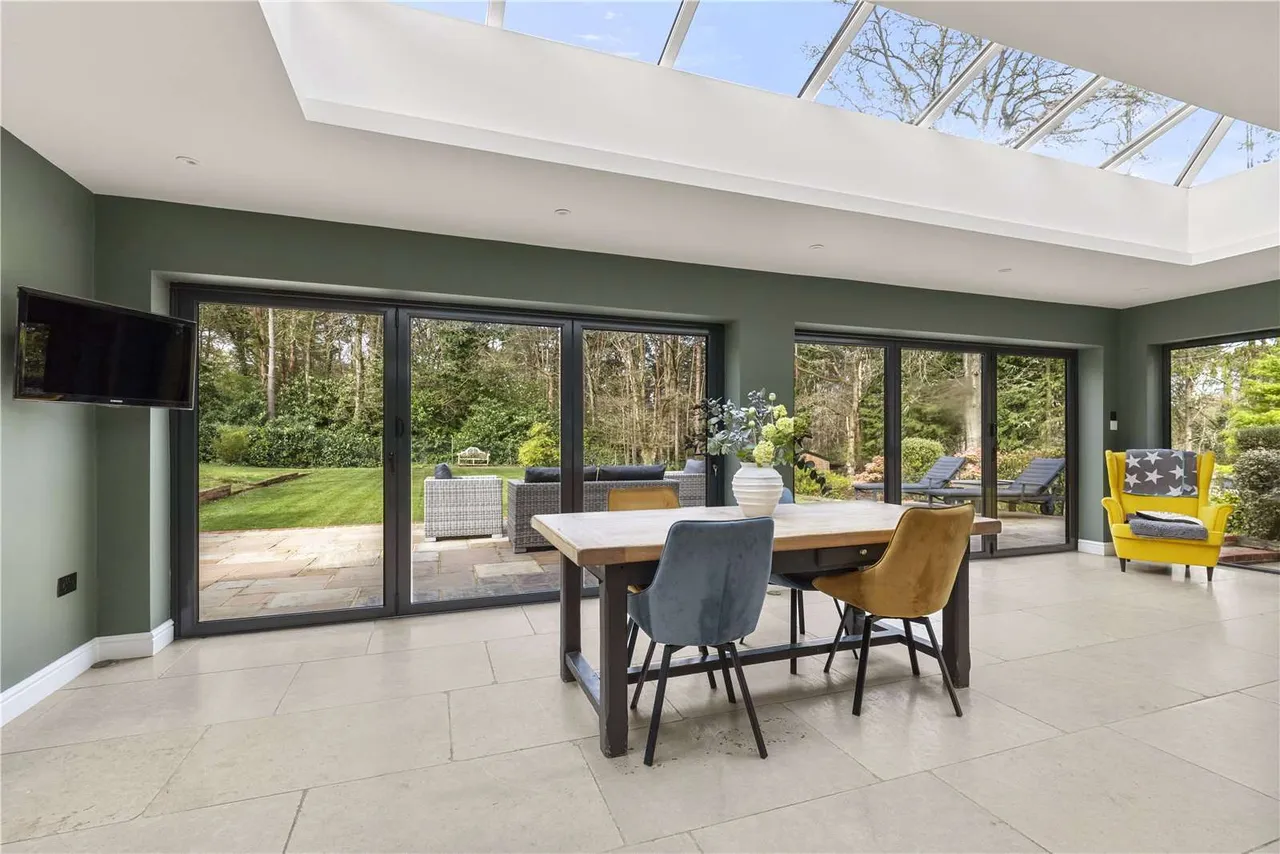 Binton Lane, Farnham, Surrey, GU10 1LG, photo 6